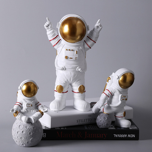 Nordic creative astronaut astronaut small ornaments resin light luxury room TV cabinet desktop soft decoration gift