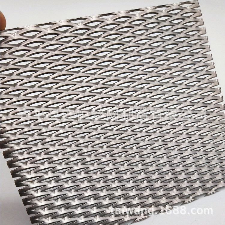 GR1钛板网厚度1mm网孔3*6mm梗宽1mm 菱形钛板拉伸网 电极钛网