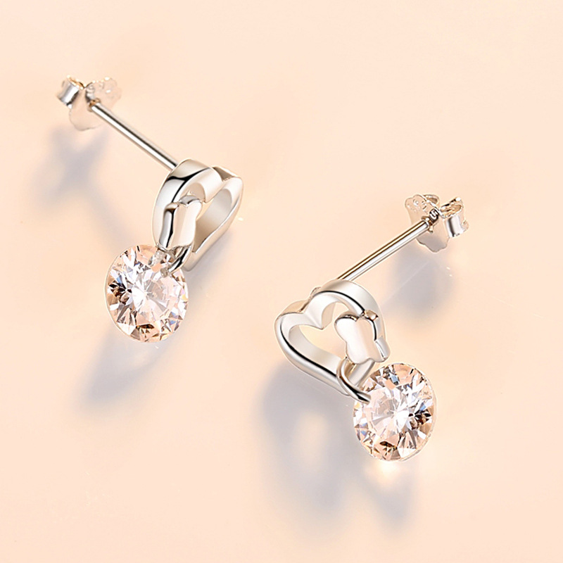 Pendientes de plata esterlina 925 Stud pendientes de mujer pequeño diseño elegante amor en forma de corazón 2020 nuevo estilo viento frío Red