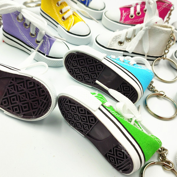 Small realistic cloth espadrilles