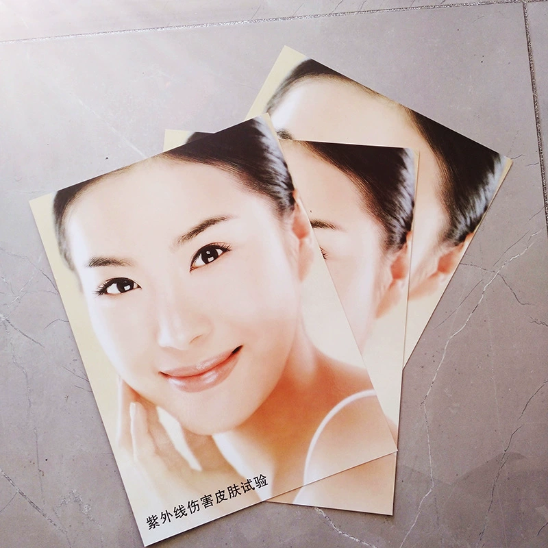 Проверка ультрафиолетовой тестовой карты синего фиолетового света