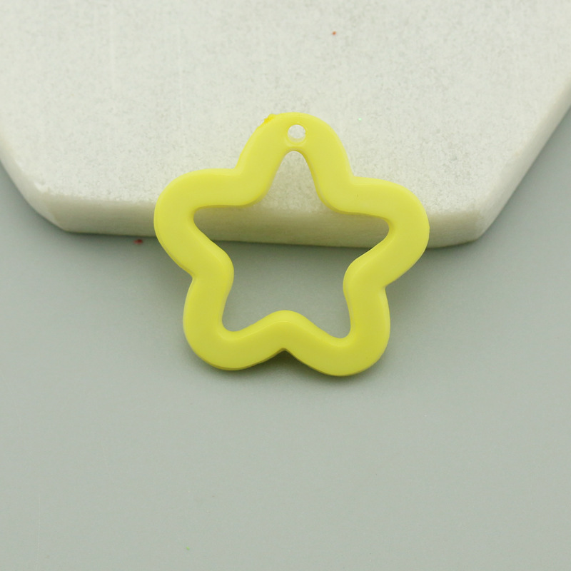 Color estrella de cinco puntas llavero acrílico colgante dopamina accesorios de joyería 30mm flor en forma de ciruela material