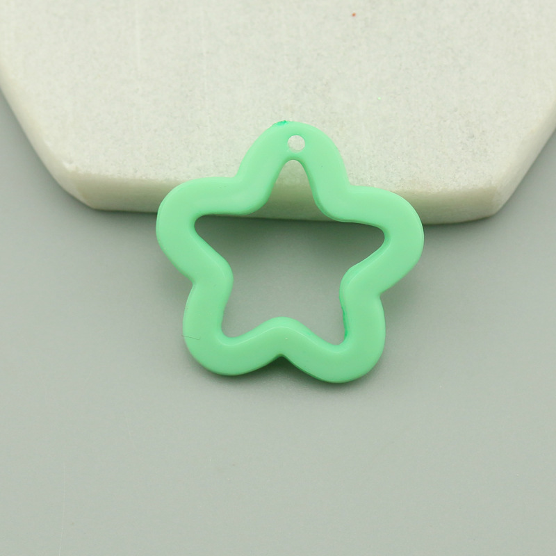 Color estrella de cinco puntas llavero acrílico colgante dopamina accesorios de joyería 30mm flor en forma de ciruela material