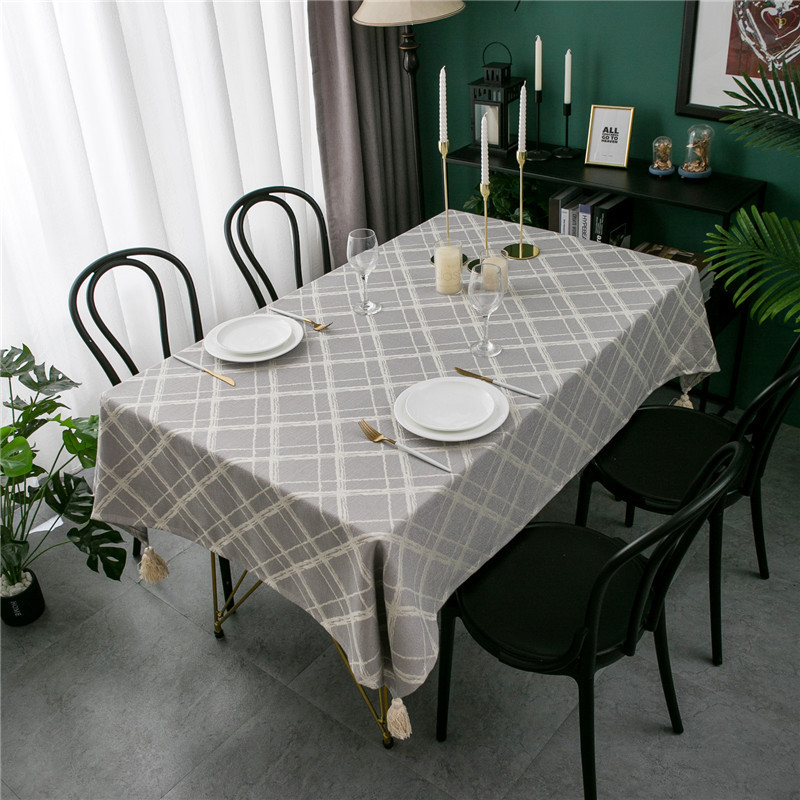 Fabricant de nappes rectangulaires à carreaux jacquard minimalistes de style nordique avec pompons, pour tables basses et salles à manger._voghion.com
