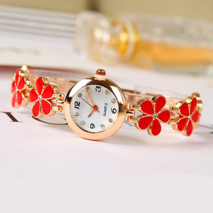 Popular women's casual fashion Clover five-leaf flower bracelet watch cute exquisite small girl jewelry watch