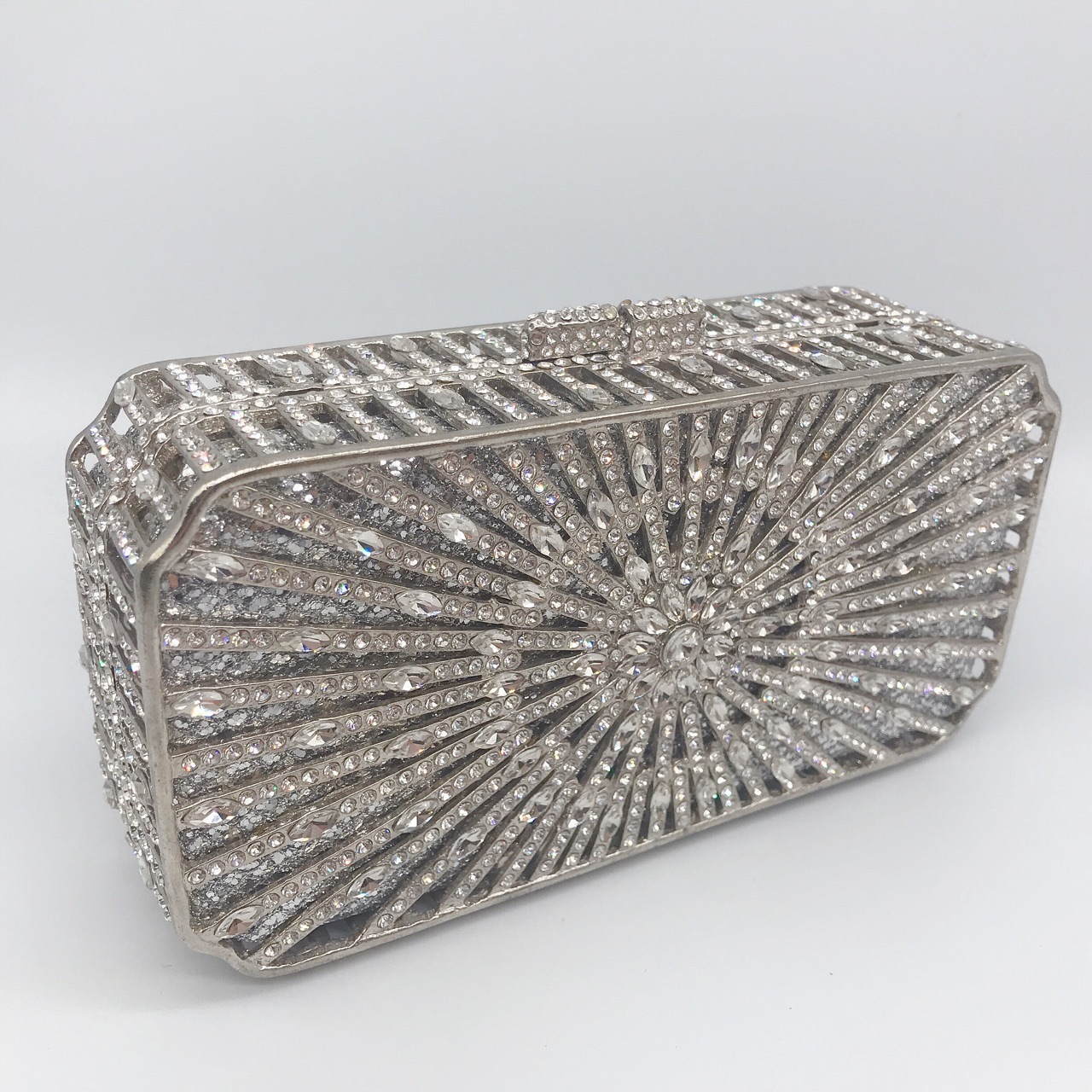 Túi clutch nữ đính đá dạ hội hộp kim loại khung cứng — bạc