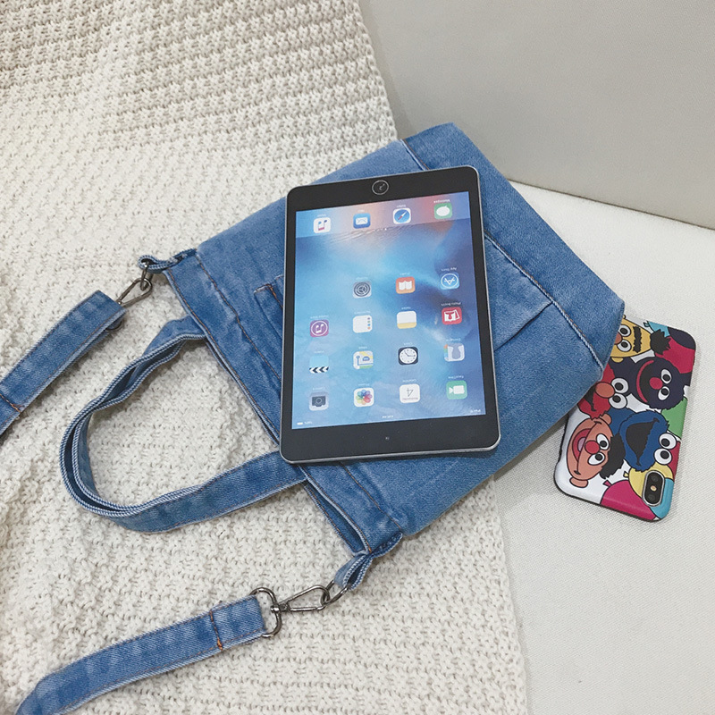 Bolso vaquero nueva textura de moda simple versión coreana de la tendencia de bolso de hombro único ligero y de gran capacidad bolso de cercanías en clase