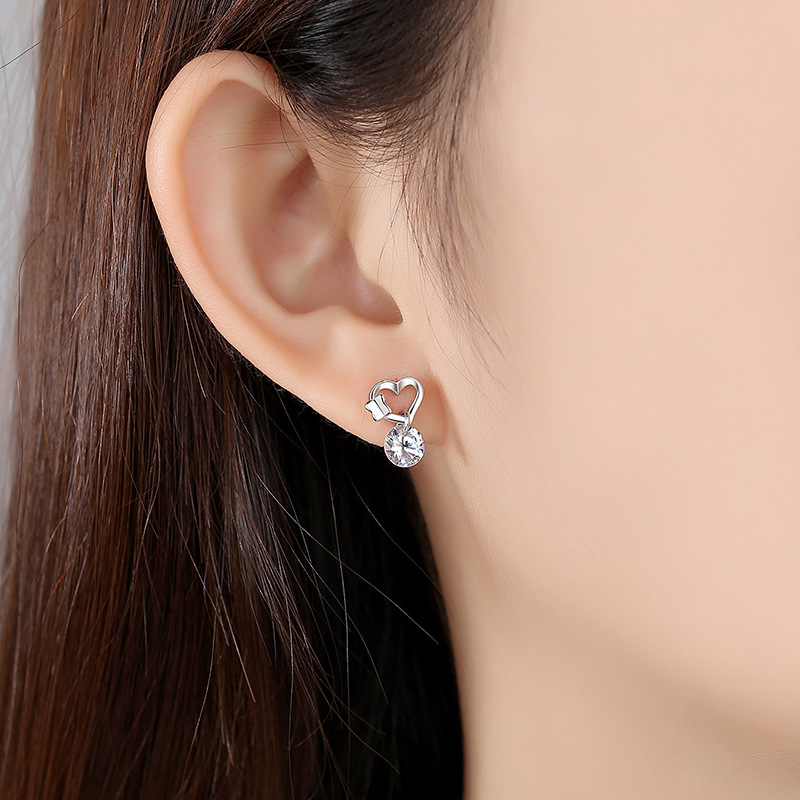 Pendientes de plata esterlina 925 Stud pendientes de mujer pequeño diseño elegante amor en forma de corazón 2020 nuevo estilo viento frío Red