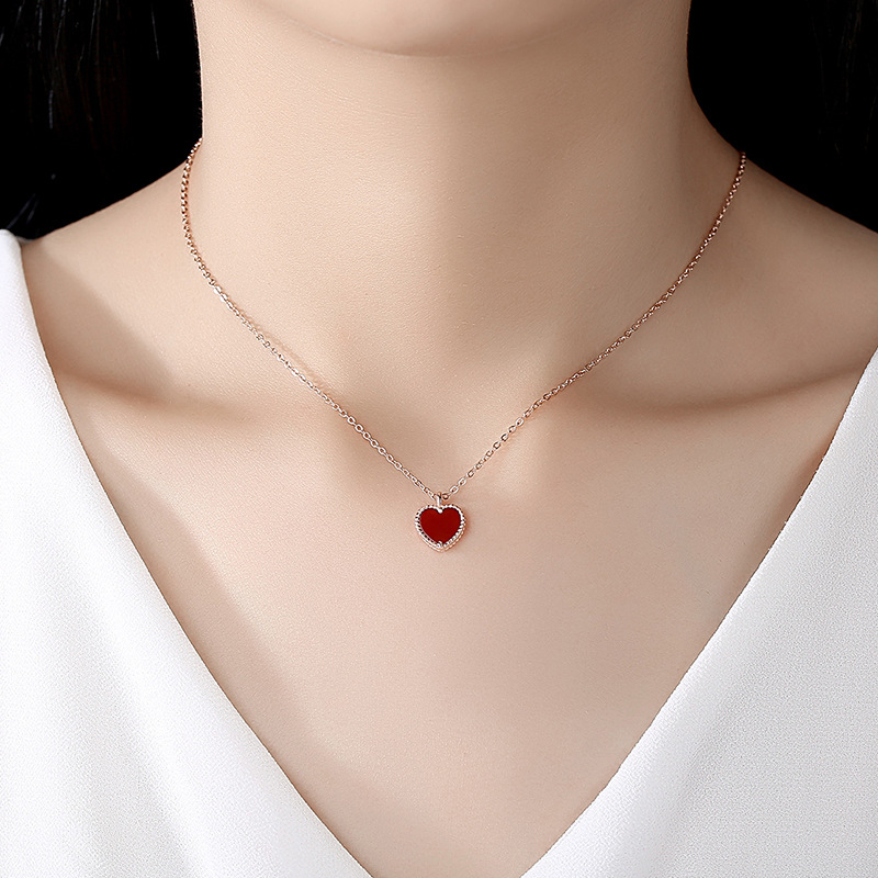 Plata de Ley 925 pequeño corazón rojo rosa collar oro rojo neto femenino simple amor colgante clavícula viento frío diseño nicho