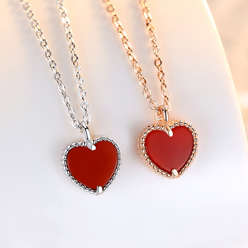 Plata de Ley 925 pequeño corazón rojo rosa collar oro rojo neto femenino simple amor colgante clavícula viento frío diseño nicho