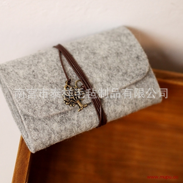 厂家直销 毛毡化妆包 小额混批 毛毡包手拿包