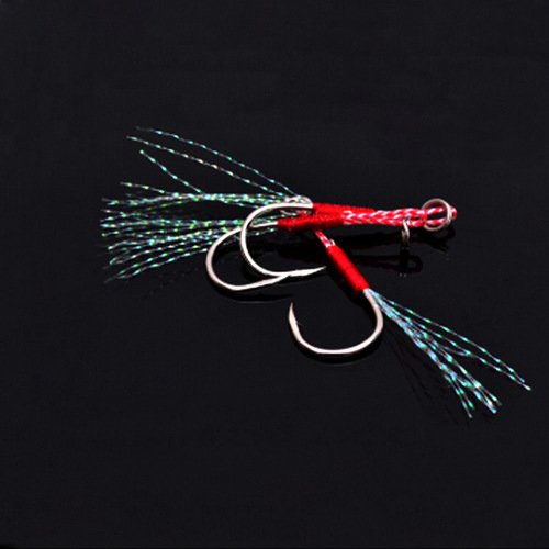 Feathered iron plate hook with bright silk, bulk large-item barbed hook featuring blood grooves—single hook designed for sea fishing and boat fishing, perfect for slow-jigging techniques.