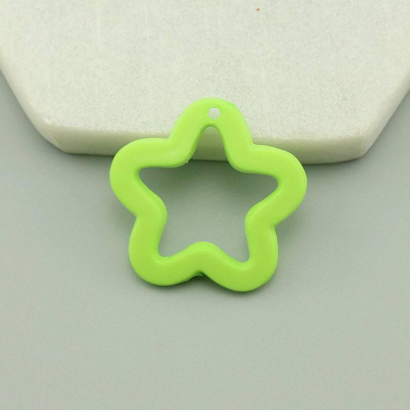 Color estrella de cinco puntas llavero acrílico colgante dopamina accesorios de joyería 30mm flor en forma de ciruela material