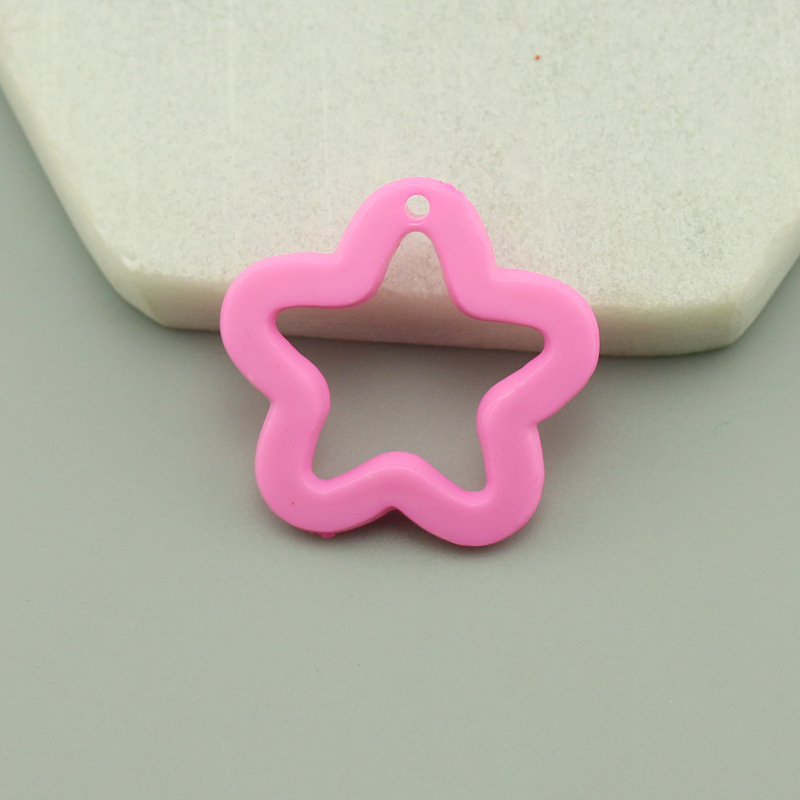 Color estrella de cinco puntas llavero acrílico colgante dopamina accesorios de joyería 30mm flor en forma de ciruela material