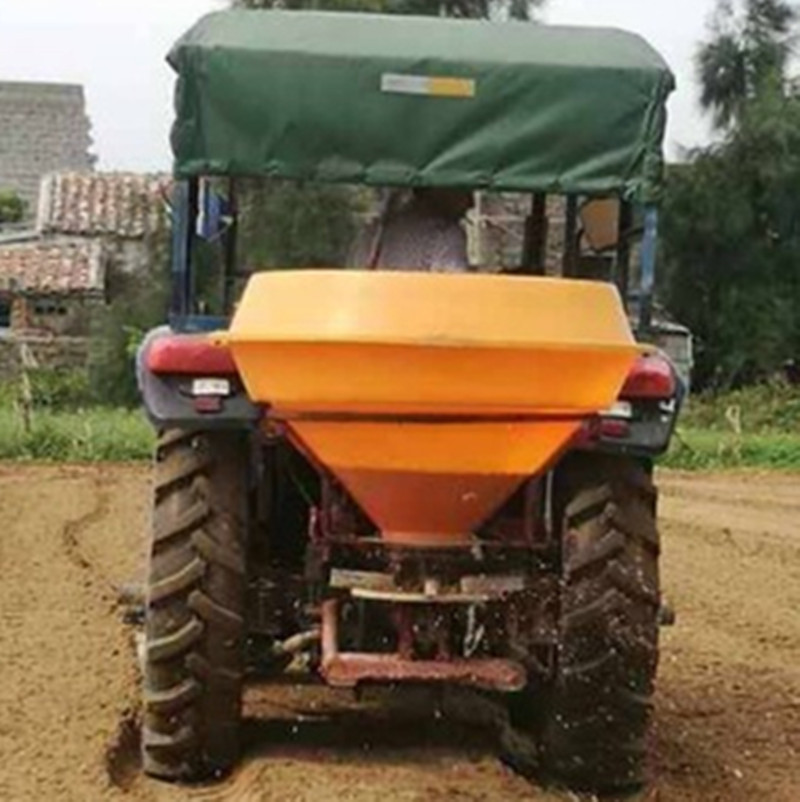 拖拉机后置塑料斗单圆盘颗粒肥撒肥机wzj