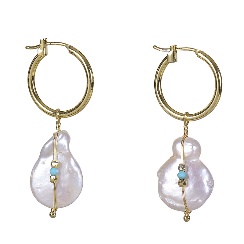 Classic high quality earrings from pearl drop-shaped