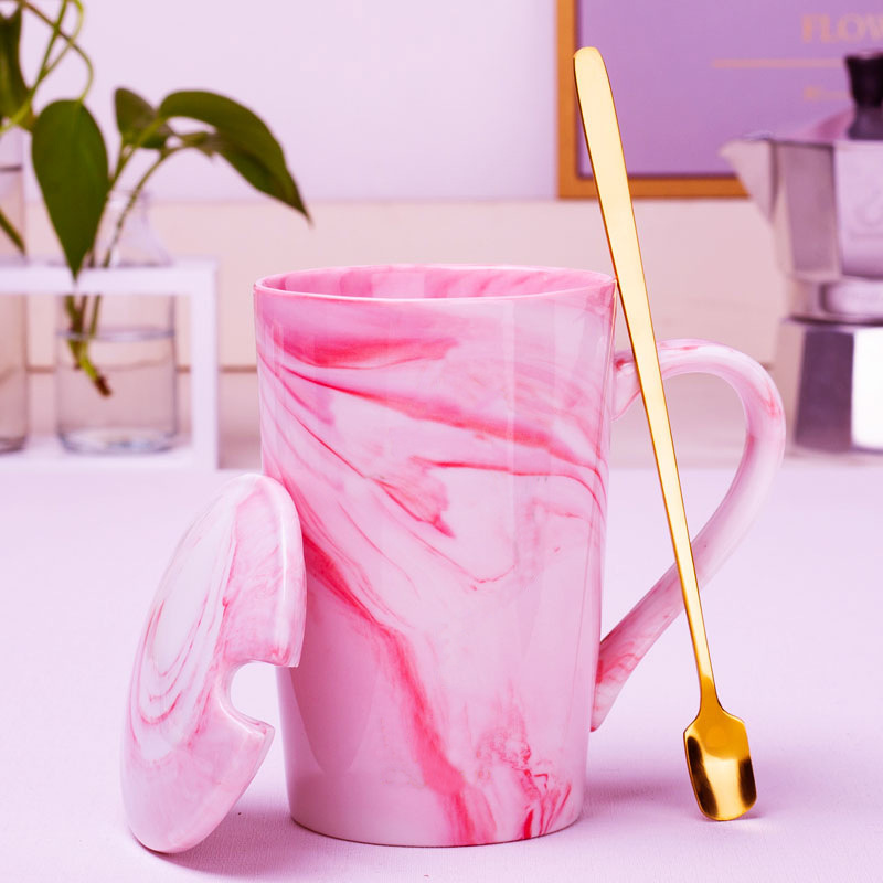 핑크 대리석 컵 (뚜껑 + 황금 숟가락 포함)