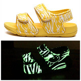 Zapatos de playa para niños 2023 nuevos Velcro sandalias luminosas para niños zapatos de bebé moda Velcro Bebé Zapatos para niños