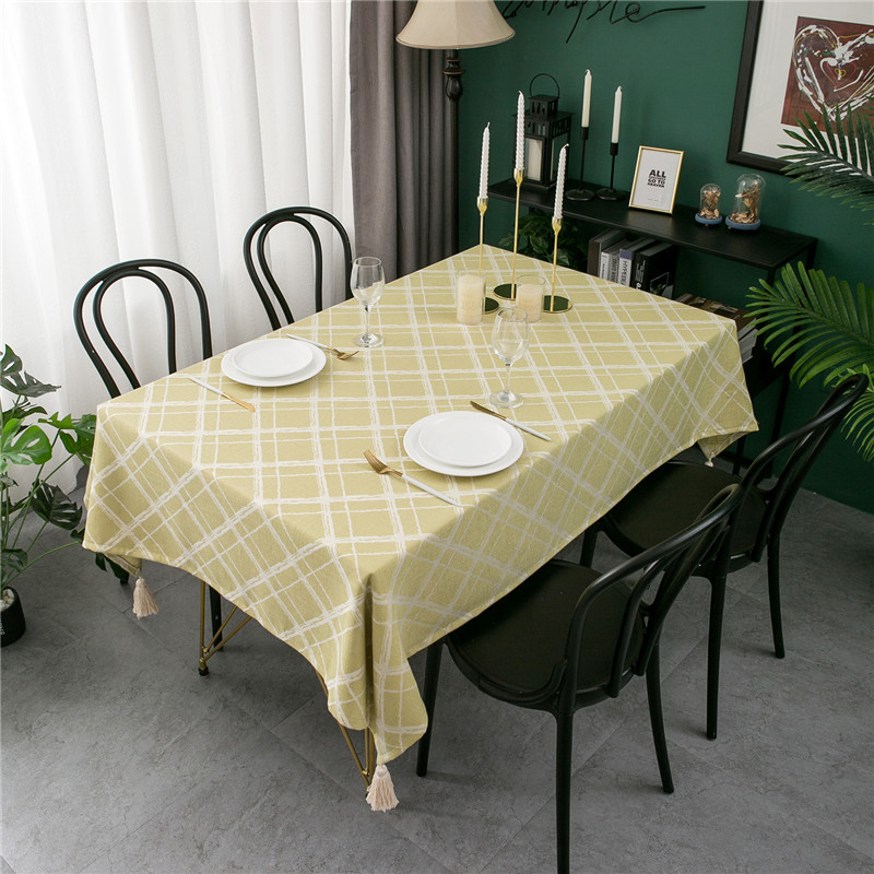 Fabricant de nappes rectangulaires à carreaux jacquard minimalistes de style nordique avec pompons, pour tables basses et salles à manger._voghion.com