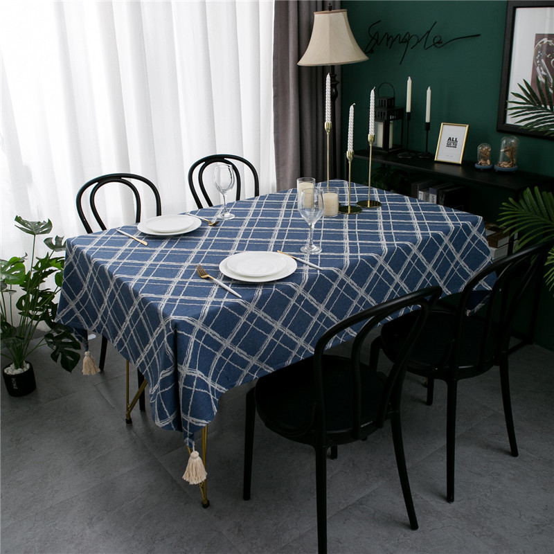 Fabricant de nappes rectangulaires à carreaux jacquard minimalistes de style nordique avec pompons, pour tables basses et salles à manger._voghion.com