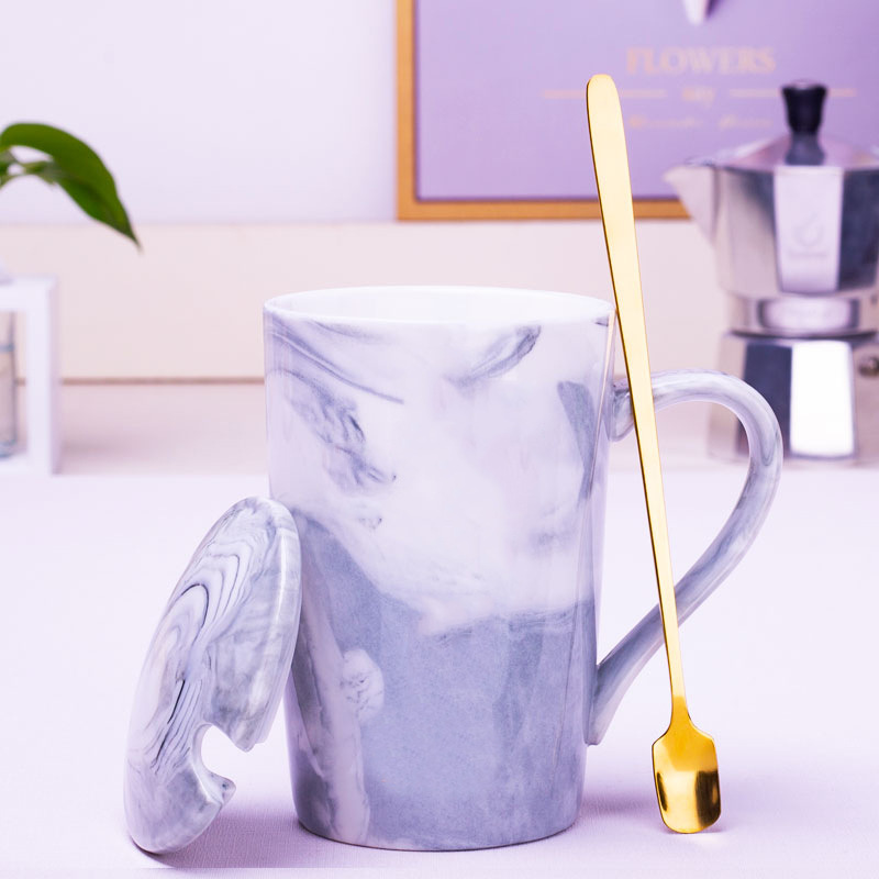 회색 대리석 컵 (뚜껑 + 황금 숟가락 포함)