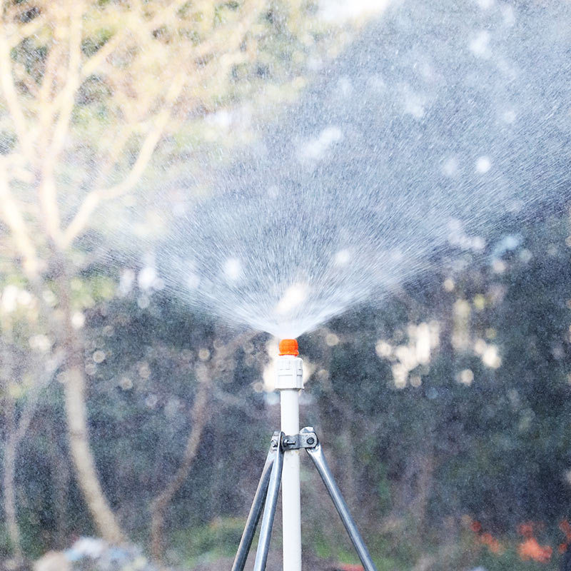 Cubo de agua, rociador naranja, rociador simple, sistema de equipos de riego de jardín, impuestos libres