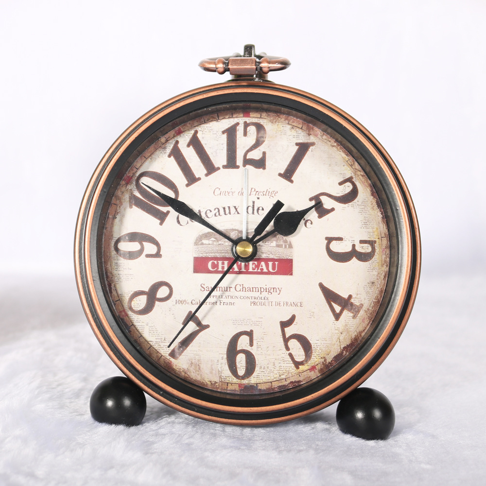 Reloj de hierro retro de estilo europeo alarma creativa Borde de bronce reloj de escritorio mudo negro reloj de asiento venta directa de fábrica al por mayor