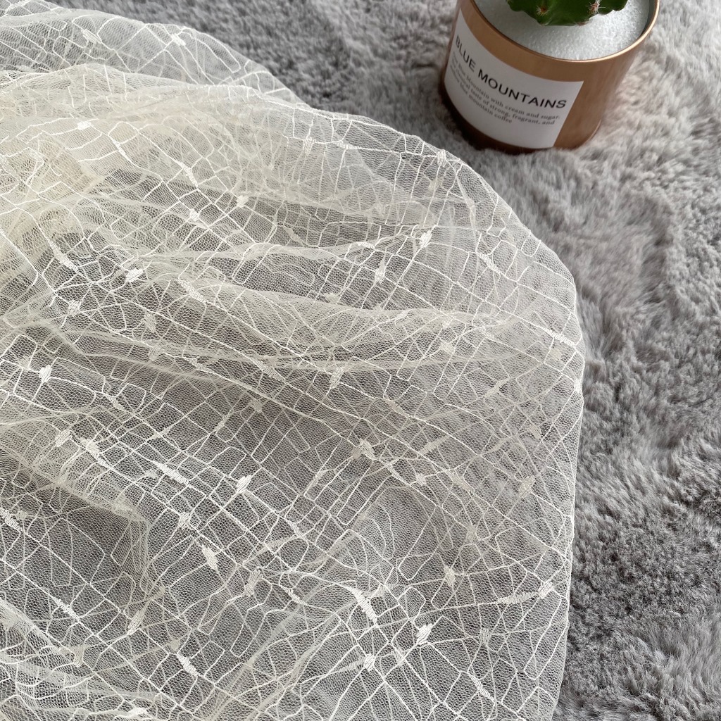 Suministro directo de fábrica de nylon no elástico de malla tela jacquard geométrico gancho de malla base de tela ropa para niños tela en stock multicolor