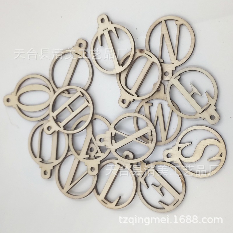 A-Z de linterna hueca de troncos, letras mayúsculas, colgantes de madera, colgantes de madera de bricolaje, 26 piezas por paquete