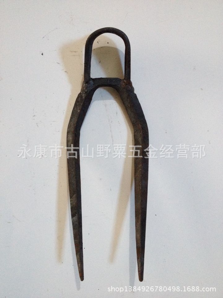 1斤手工锻打土打尖二齿铁耙子 农用耙子