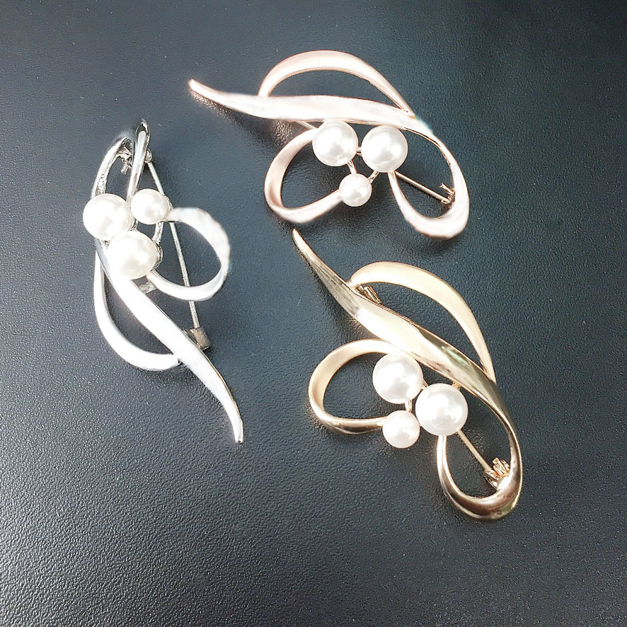Bracciale a fiore smaltato oversize da donna, gioiello statement_voghion.com
