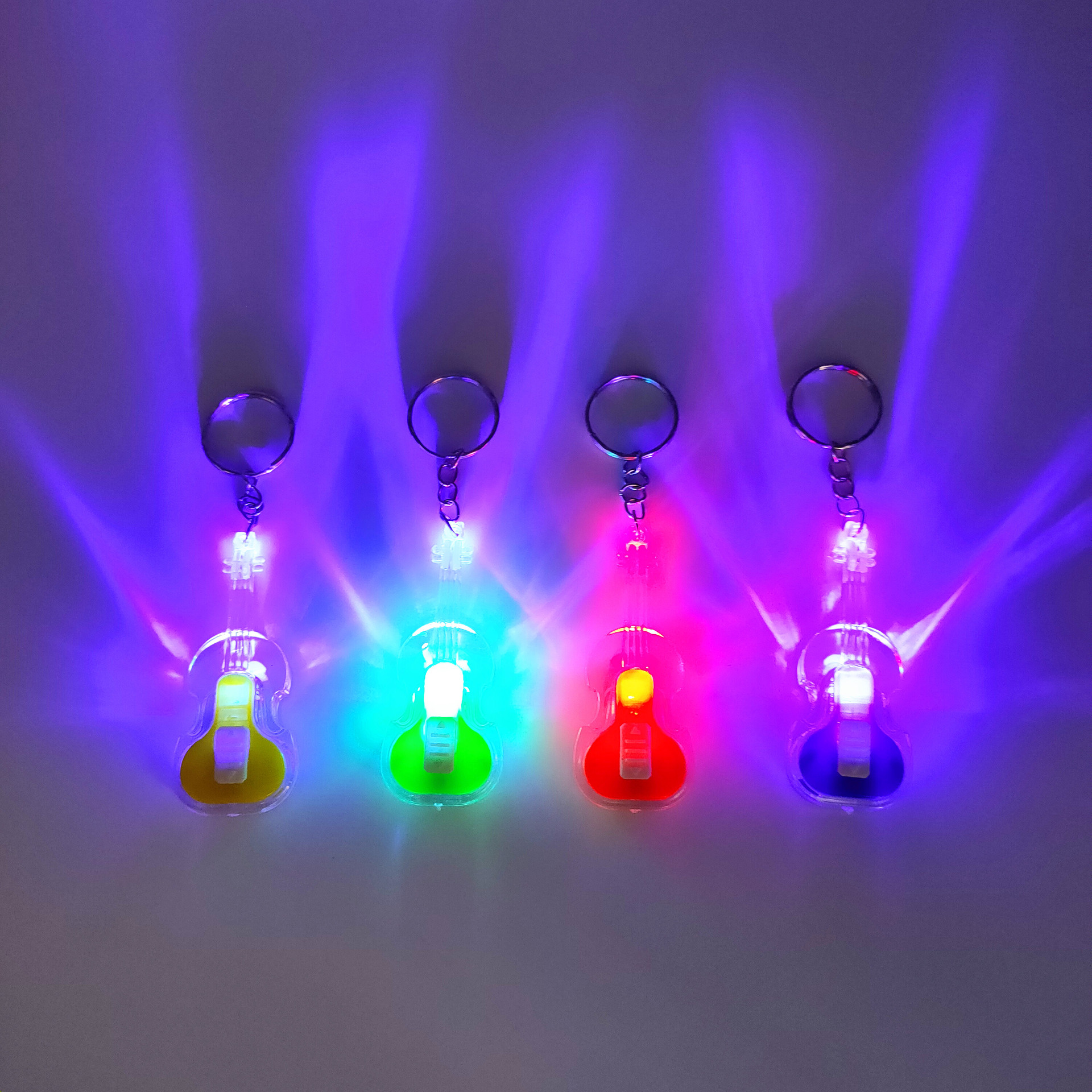 Comercio exterior transfronterizo creativo luminoso violín llavero colgante bolsa de Ropa Accesorios de juguete luminoso logo