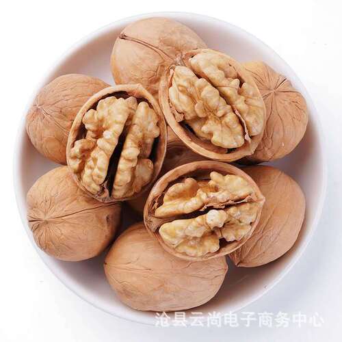Xinjiang Specialty 185 Paper-Peel Walnuts, Hand Cracking Open Authentic Xinjiang Specialty 185 Paper-Peel Walnuts, Thin-Skinned Walnuts