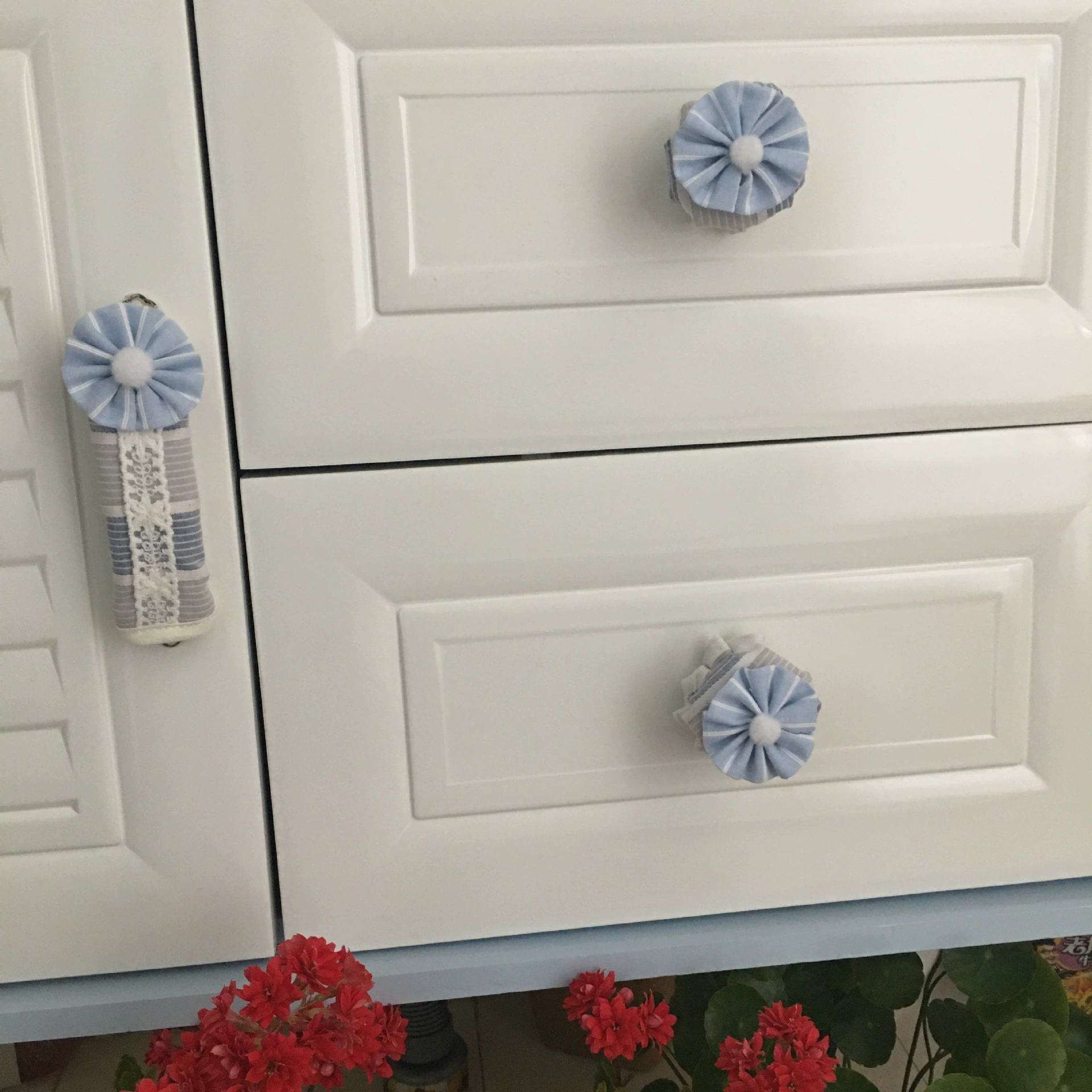 Прямые поставки от производителя: накладки на ручки ящиков, накладки на дверные ручки, антистатические, для домашнего хранения, пылезащитные, бесшумные, в корейском стиле.