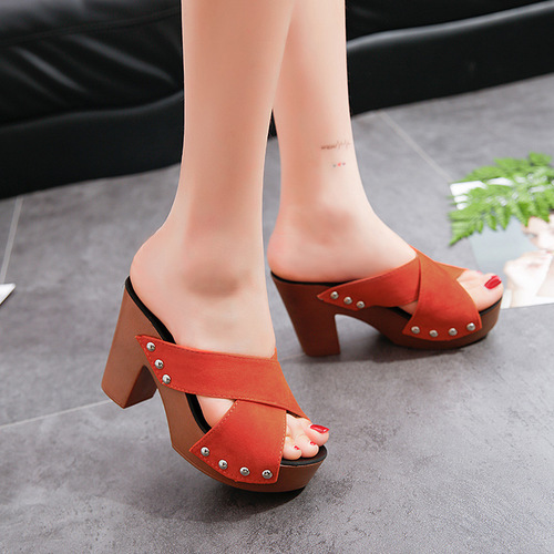 2018 spring new style fish mouth rivet cross strap high heel thick heel thick bottom Roman sandals for women