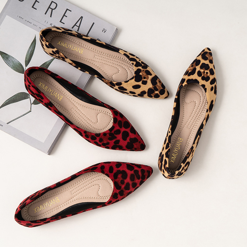 Cross-border source 2025 new European and American sexy pointed leopard print shoes shallow mouth flat shoes 41 42 plus size women's shoes