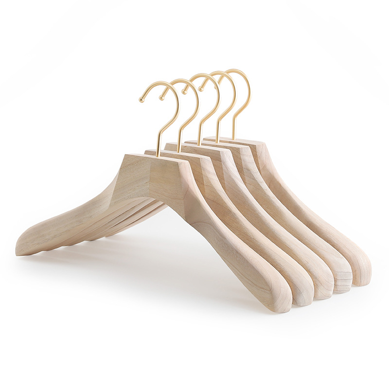 Percha de madera de alcanfor tienda de ropa ropa para el hogar colgante de madera antideslizante estante de ropa abrigo madera maciza estilo japonés al por mayor duradero