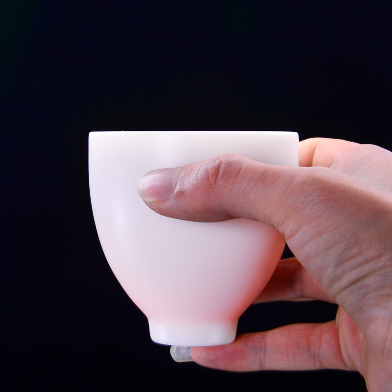 Ganador de arte de porcelana blanca Kung Fu taza de té logotipo tallado taza de té de cerámica taza única regalo personal