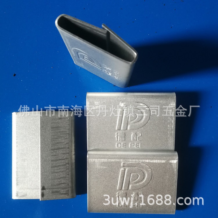 全自動鋼帶鋼卷打包鎖扣自動生産機生産速度快質量穩定售後保障