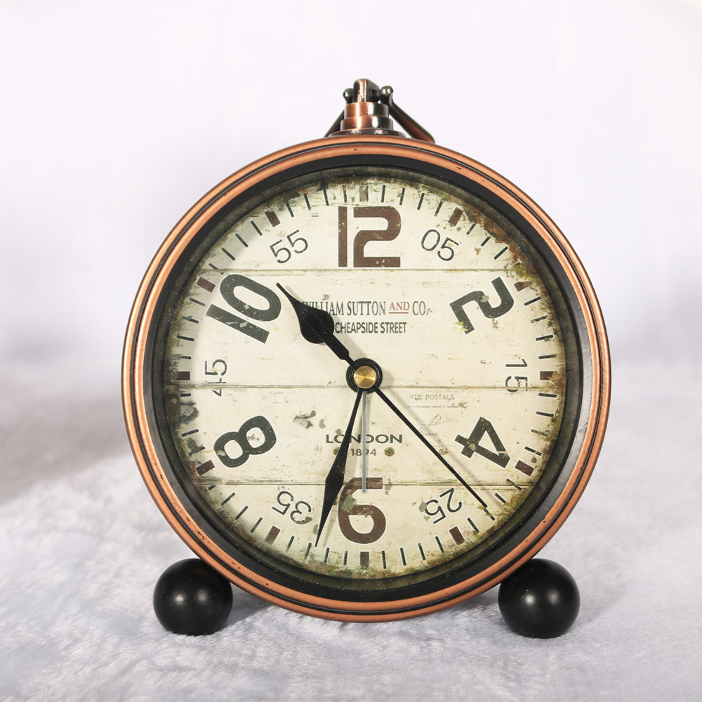 Reloj de hierro retro de estilo europeo alarma creativa Borde de bronce reloj de escritorio mudo negro reloj de asiento venta directa de fábrica al por mayor