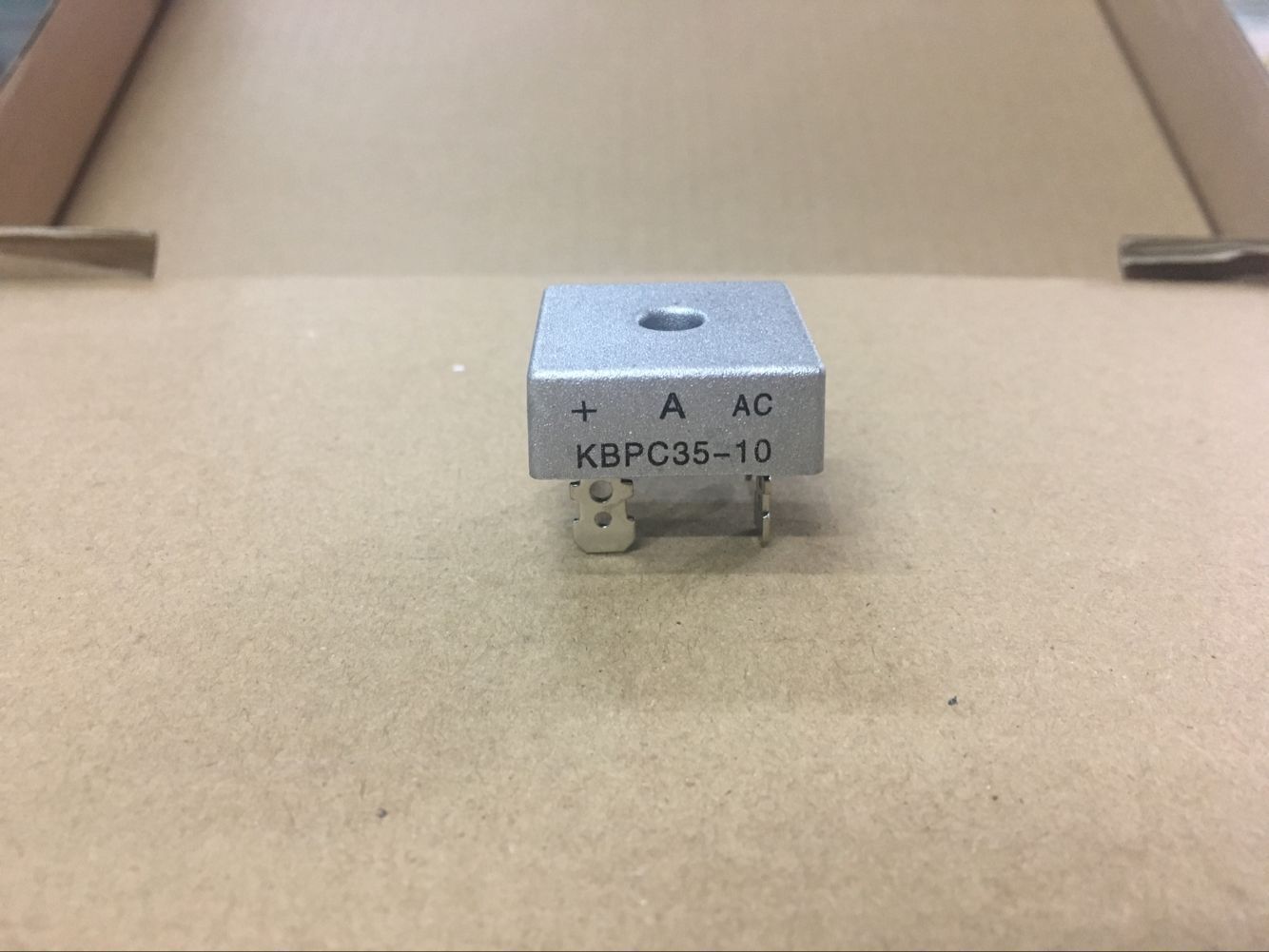 整流桥桥堆3510 KBPC3510 KBPC35A大芯片铁脚方桥35A单相桥35A