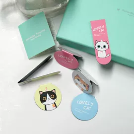 钥匙扣及钥匙扣配件;餐垫、杯垫;书签