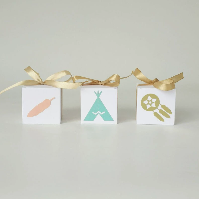 Европейская новая белая коробка конфет из крафт-бумаги Творческий узор 5,5 см квадратная коробка конфет в наличии оптом