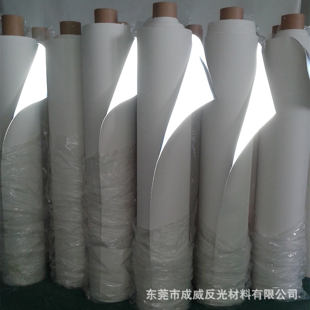 耐折高亮反光PU革 0.6mm厚银灰色偏软反光PU 反光背包用反光皮革