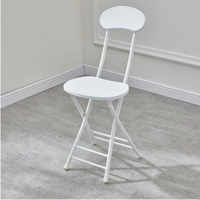 하얀 모래 색 + 흰 다리