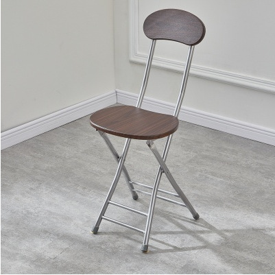 호두 + 회색 다리