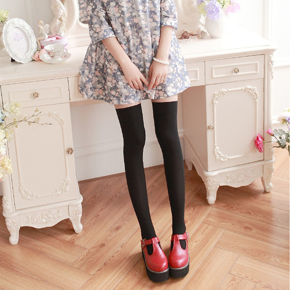 Medias de terciopelo de primavera y otoño calcetines de estudiante Blanco japonés medias de uniforme de JK negro de alta rodilla para mujer al por mayor