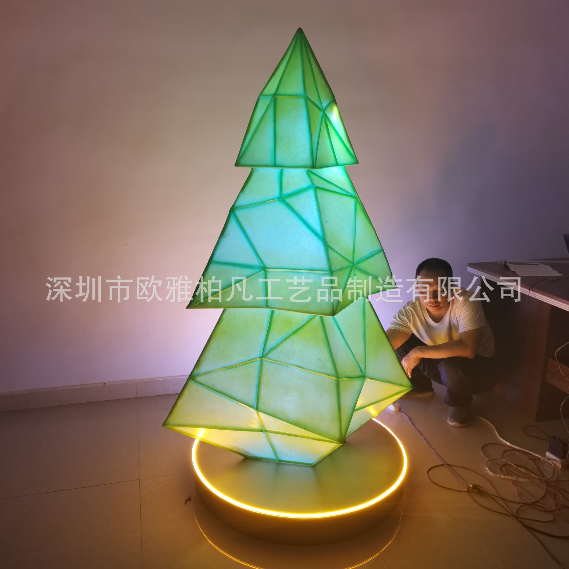 供应雕塑玻璃钢 几何圣诞树荷花发光玻璃钢 卡通景观造型美陈雕塑