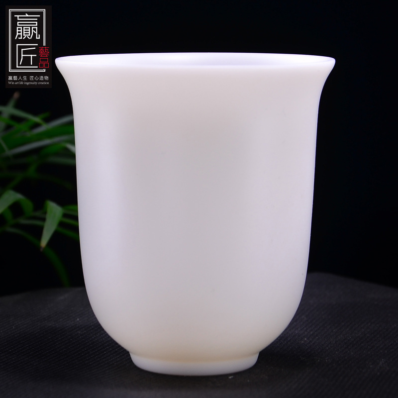 Ganador de arte de porcelana blanca Kung Fu taza de té logotipo tallado taza de té de cerámica taza única regalo personal