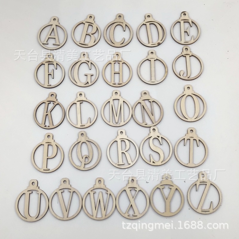 A-Z de linterna hueca de troncos, letras mayúsculas, colgantes de madera, colgantes de madera de bricolaje, 26 piezas por paquete